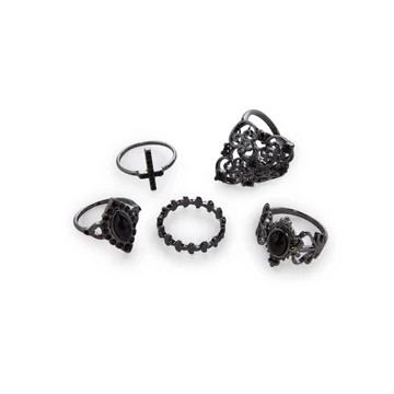 Queen Of Midnight Ring Set